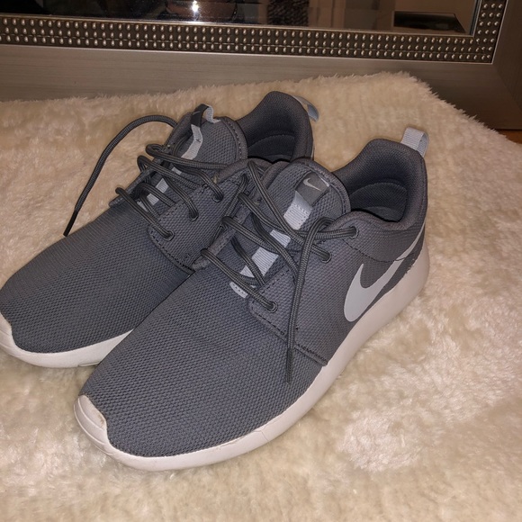 Nike Roshies - Picture 2 of 4